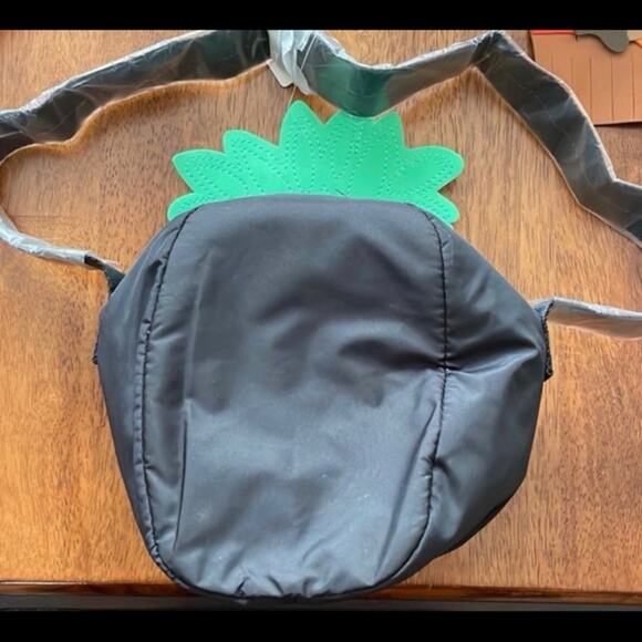 NEW VS PINK Insulated Pineapple Lunchbox Cooler Victorias Secret New with tags - Picture 3 of 3